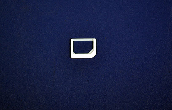 白い色の PC Nano SIM のアダプター Nano 3FF ミニ UICC のカード