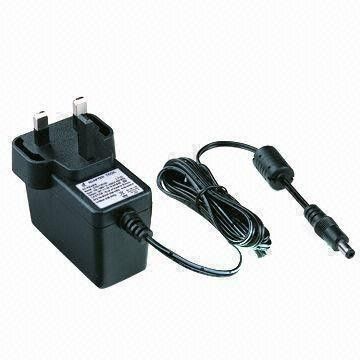 18W AC / DC Switching Power Adapter dengan 100 untuk 240V AC Universal Input, Memenuhi Doe dan ErP