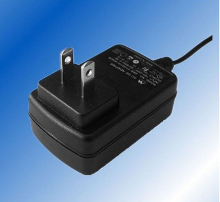 De muur zet Internationale Machtsadapter op
