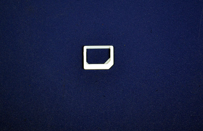 白い色の PC Nano SIM のアダプター Nano 3FF ミニ UICC のカード