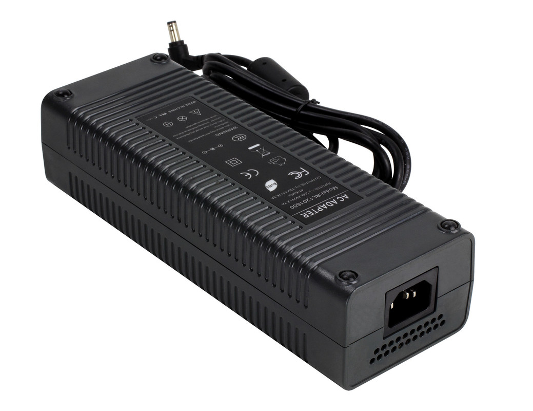 Adaptateur noir à C.A. d'ordinateur de 200 W, approvisionnement d'alimentation CC À C.A. du PC 12V16.7A d'ITX