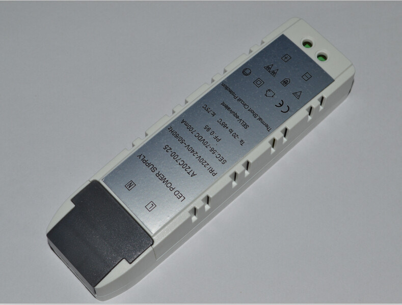 80W il driver principale corrente costante 120V 2400Ma, CC di CA ha condotto l'alimentazione elettrica della striscia 24V